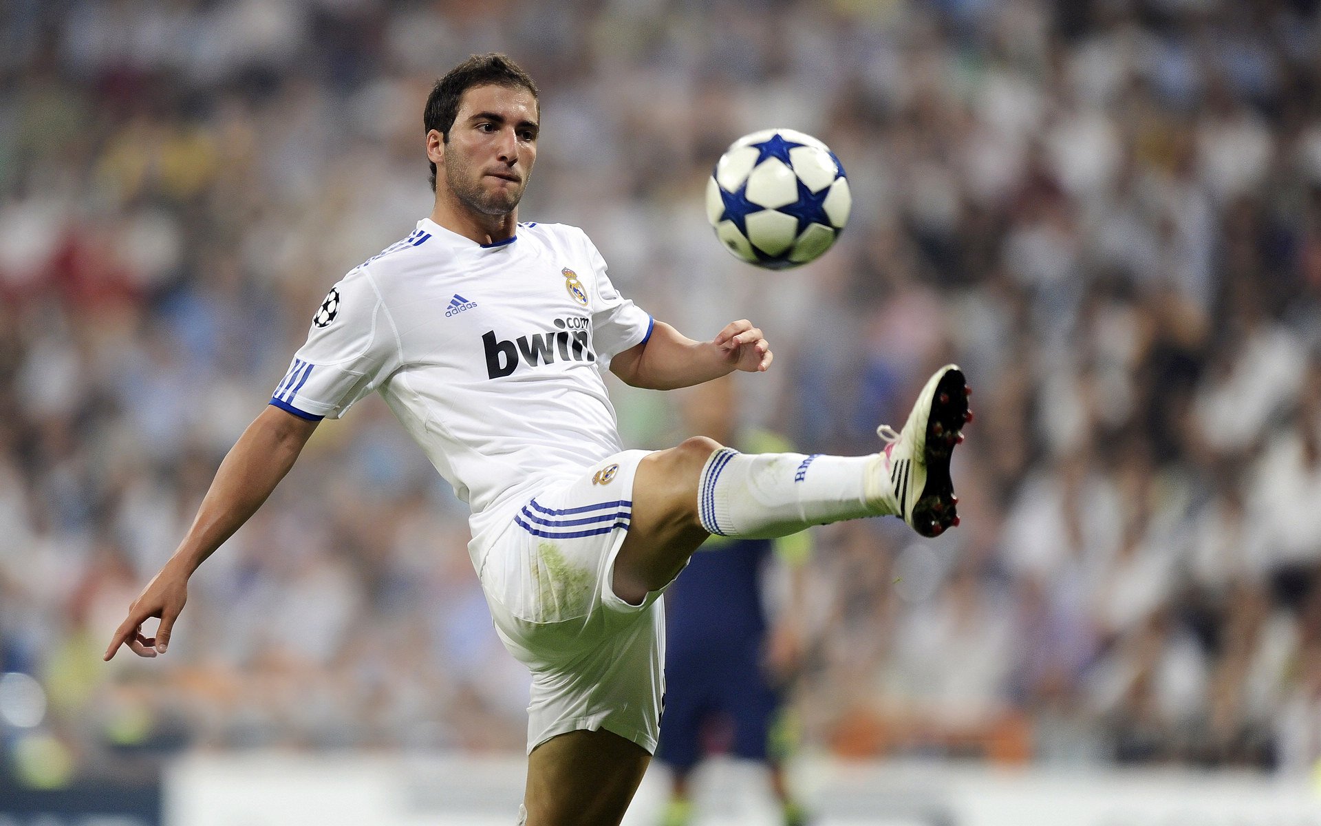 欧冠半决赛之夜，罗德里，那个让喧嚣归于沉寂的非典型英雄