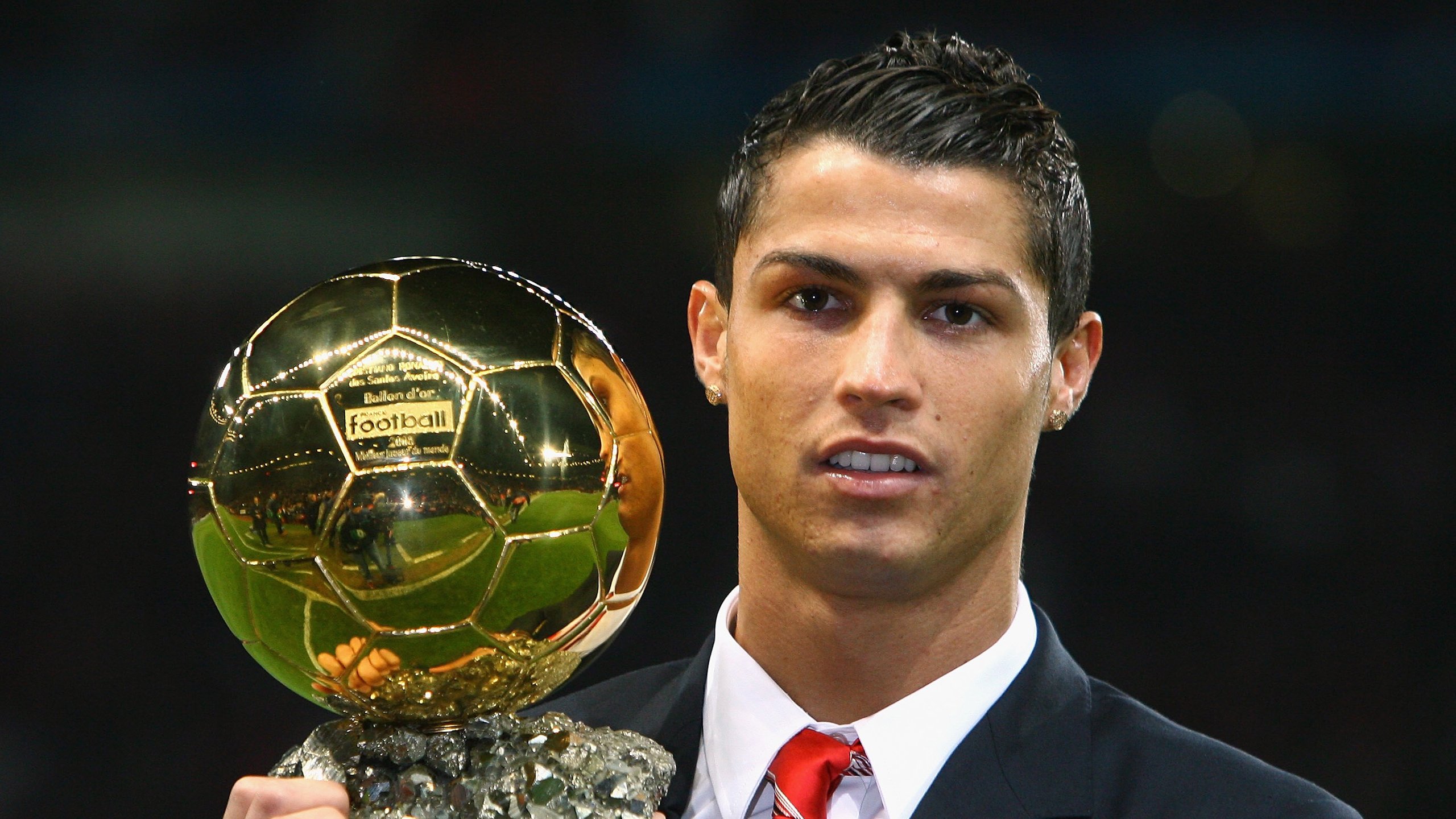 斯通斯一锤定音！拜仁险胜莱比锡，英格兰铁卫成安联新英雄