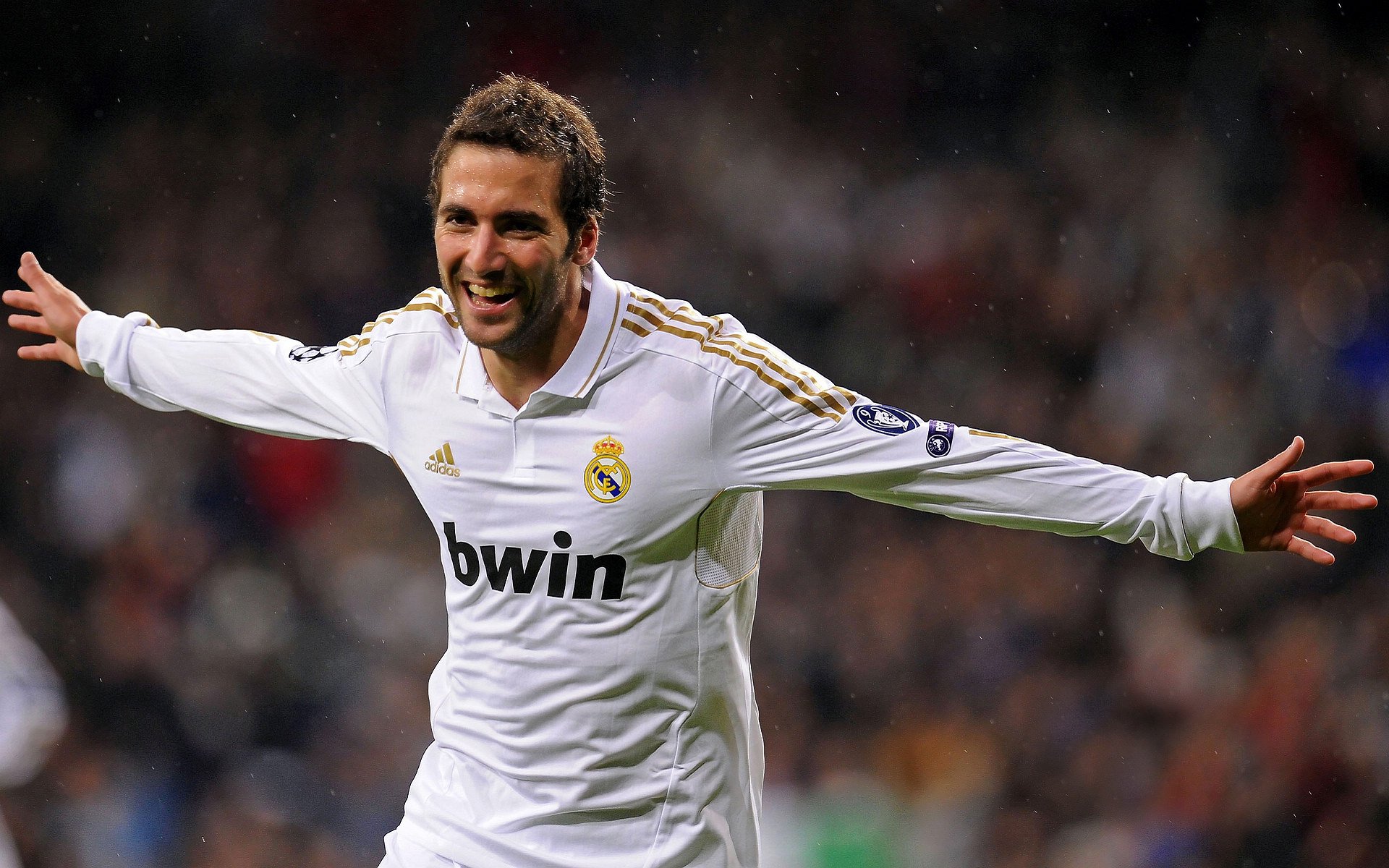 欧冠淘汰赛焦点战，巴黎争冠战胜出卡塔尔，足球与资本的新大陆博弈