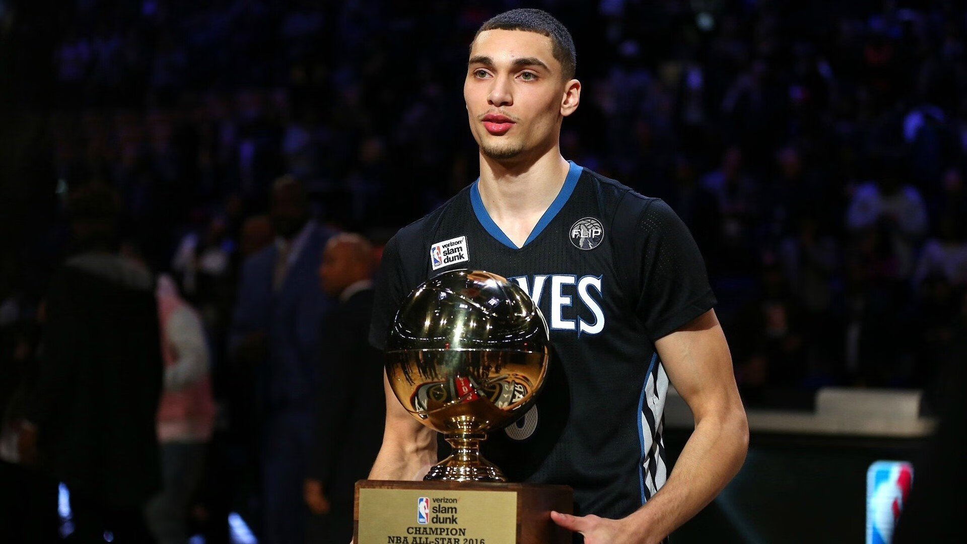 F1年度争冠之夜，文班亚马存在感拉满，当赛道与球场共享极限叙事