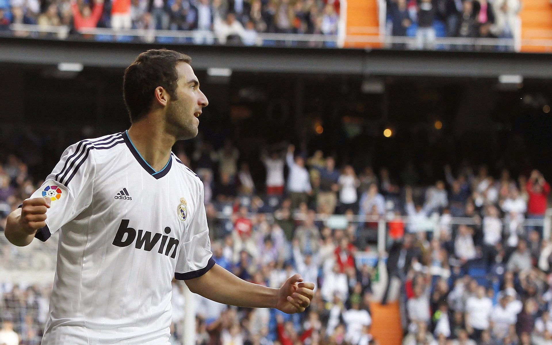 浓眉全程高能输出!湖人双加时险胜猛龙,詹姆斯末节觉醒定乾坤